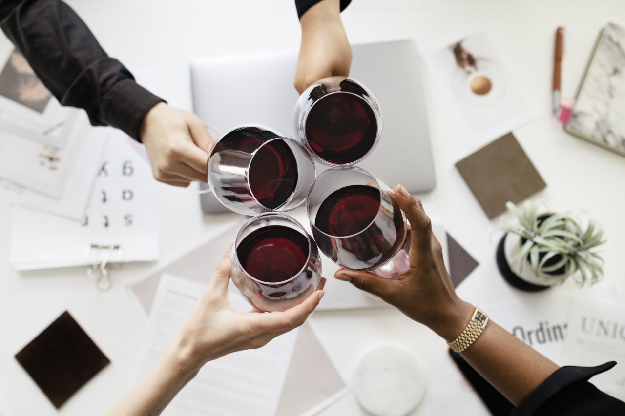 Como armazenar os vinhos na adega e depois de abertos?